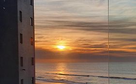 Resort Cambuhy Apto frente ao mar piscina academia esportes-não tem roupa cama e banho